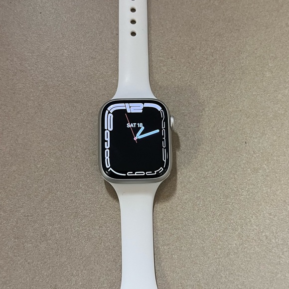 Apple Watch Series 7 GPS 41mm, Starlight - Picture 5 of 8